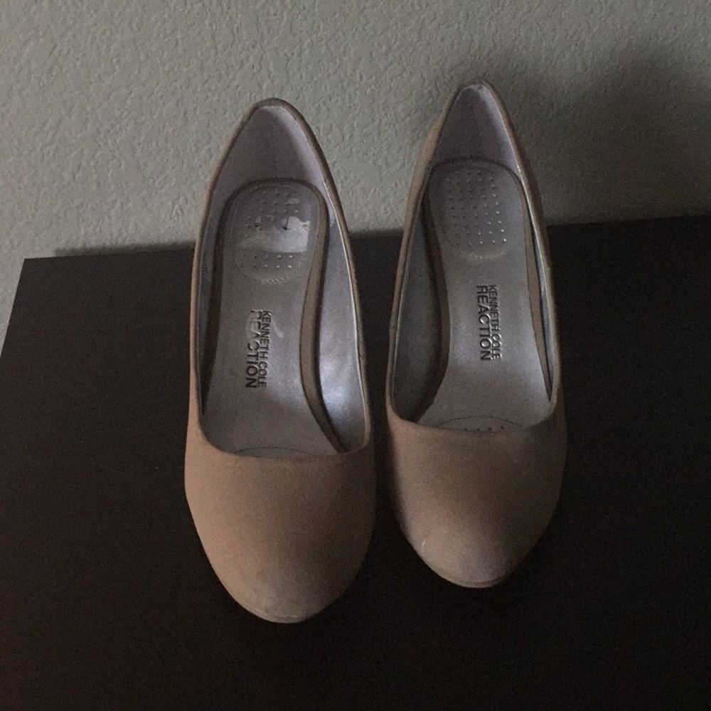 Kenneth Cole Reaction Taupe Heels